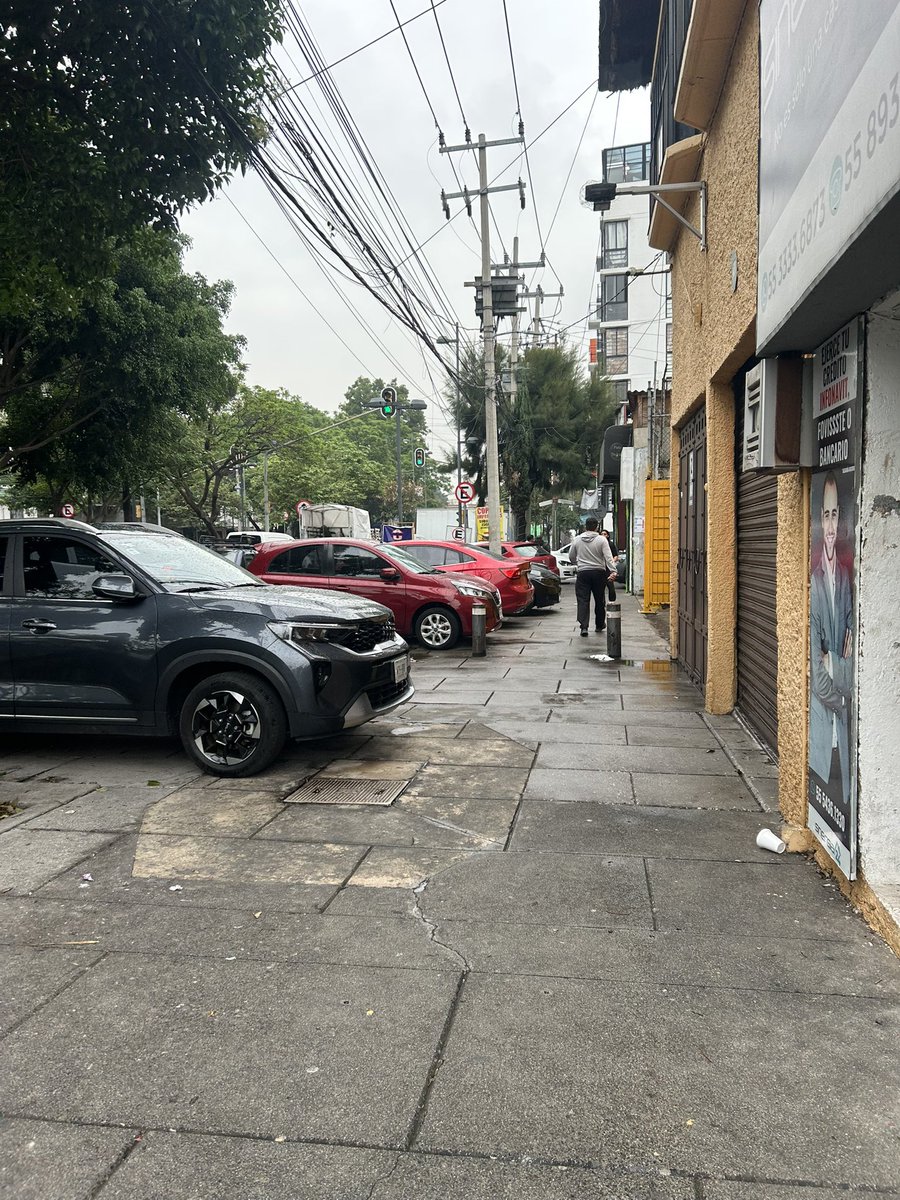 an666el's tweet photo. Continuamos denunciando vecinos gandallas que usan banqueta de estacionamiento particular (gratuito), así como la evidente ausencia de autoridades @A_VCarranza 

@UCS_GCDMX por favor ayúdenos liberando banquetas

La Viga 380 - 382 - 384 https://t.co/WANgeQwtSi