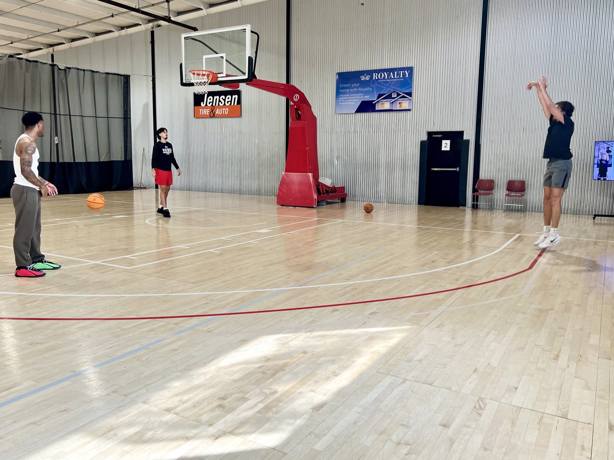 gvbacademy's tweet photo. Another Friday, another opportunity to get better! Workouts and 3x3 ✅

Appreciate all of those who came through and got better today. Back to work tomorrow. 😤 https://t.co/wYc9k16miZ