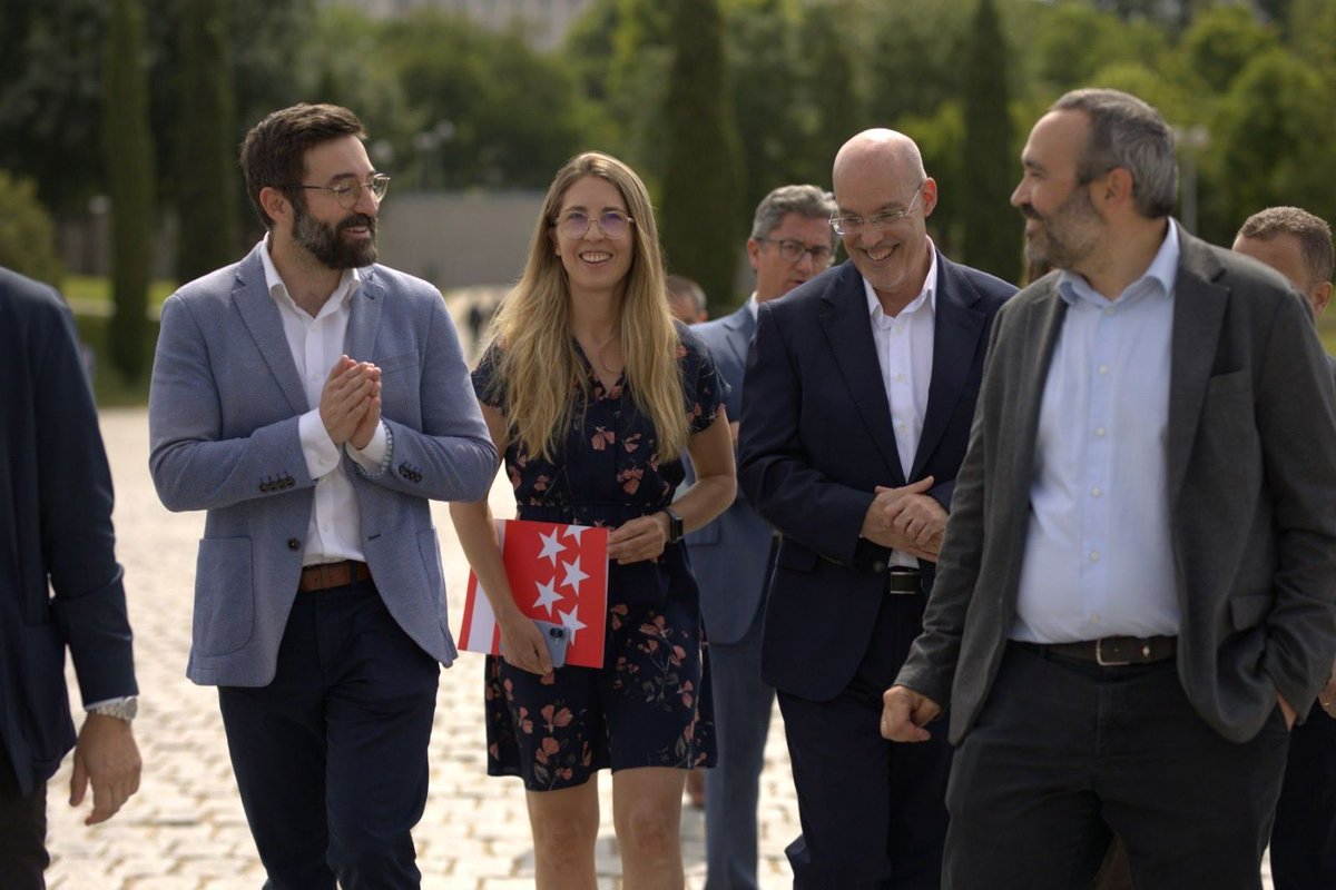 AEDIVE's tweet photo. 📰 «La @Feria_VEM 2026 abre sus puertas en Madrid Río para acercar la movilidad eléctrica a los ciudadanos»
📎 Lee la Nota de Prensa completa 👉 https://t.co/zQqGZ2u40m
#VEM2026 #AEDIVE #MovilidadEléctrica #VehículoEléctrico #Madrid https://t.co/dXag9j90XL