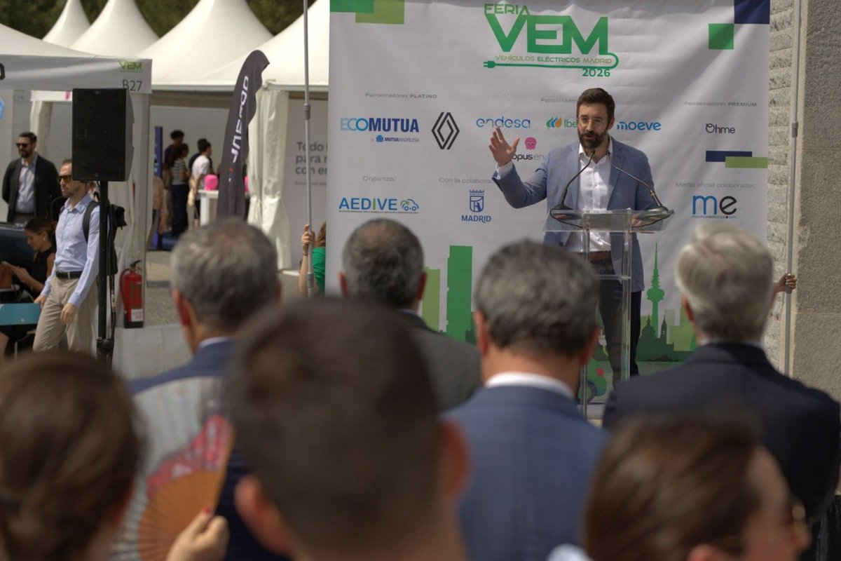 AEDIVE's tweet photo. 📰 «La @Feria_VEM 2026 abre sus puertas en Madrid Río para acercar la movilidad eléctrica a los ciudadanos»
📎 Lee la Nota de Prensa completa 👉 https://t.co/zQqGZ2u40m
#VEM2026 #AEDIVE #MovilidadEléctrica #VehículoEléctrico #Madrid https://t.co/dXag9j90XL