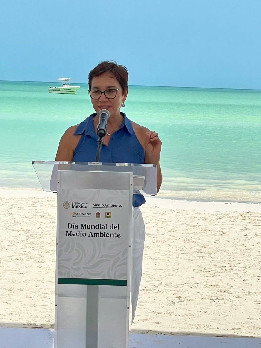 mroblesg's tweet photo. Desde las hermosas playas de Holbox, en Quintana Roo, conmemoramos el #DíaMundialDelMedioAmbiente y damos inicio a #MéxicoCircular, una iniciativa de la @SEMARNAT_mx que, entre otras cosas, busca reducir residuos en las playas, particularmente los plásticos de un solo uso. https://t.co/MQ1SvMO8x6