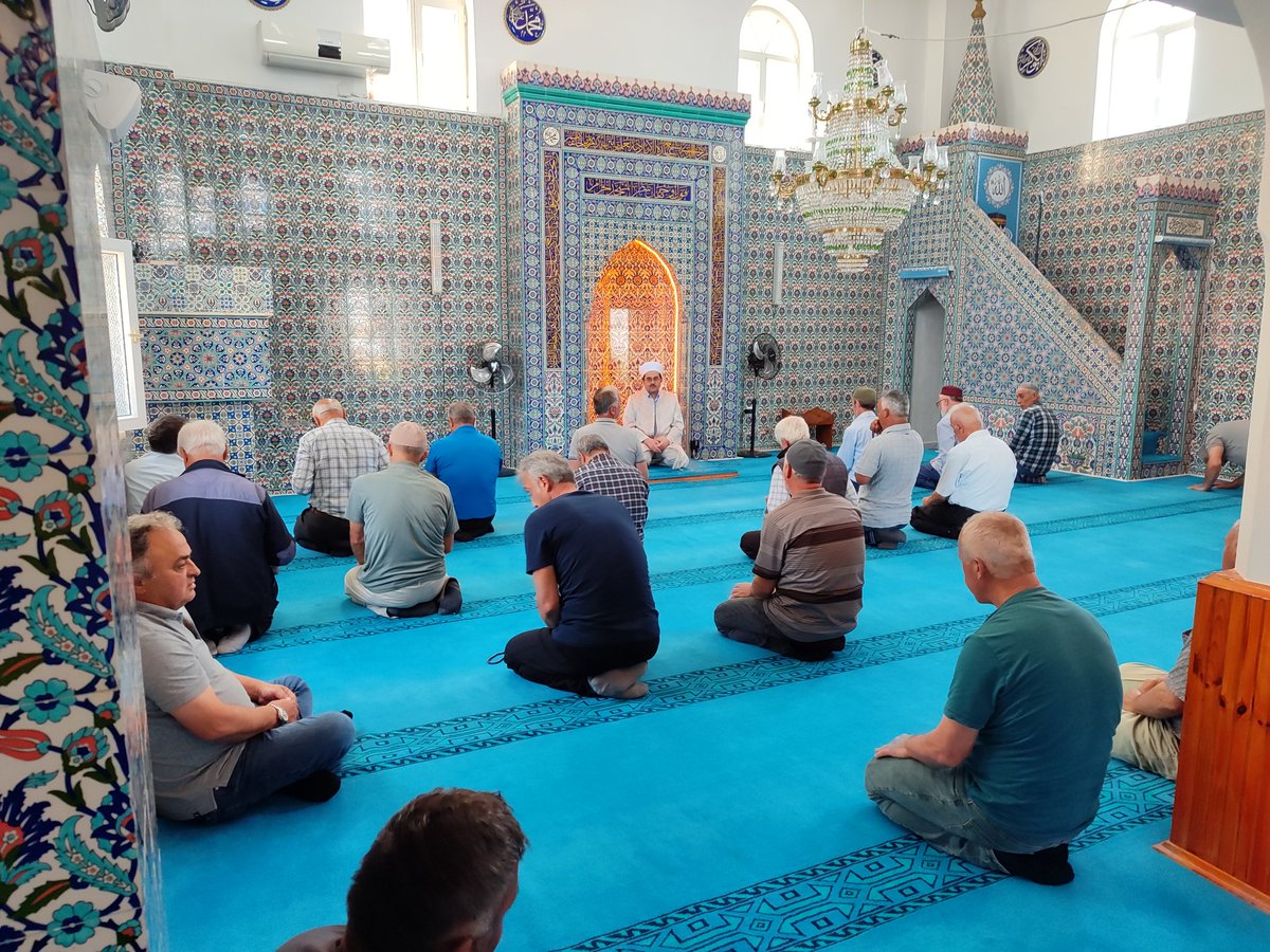 ErfelekMuftuluk's tweet photo. 🔶 İlçe Müftümüz Sn.Hikmet BEKTAŞ Hocamız, iki haftada bir Cuma Namazını ayrı bir köyde, farklı bir camide kılıp, namaz öncesi cuma sohbeti yaparak vaaz ve irşat faaliyetlerine devam ediyor. Namaz sonrasında ise cami cemaatiyle hasbihal ediyor.
https://t.co/tpub663D2D https://t.co/dFj9HpMizU