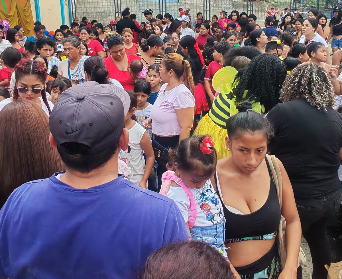 Ana_FuentesC's tweet photo. alcalde Aquiles Alvarez de llegar al corazón de la gente, trabajando de la mano de nuestra alcaldesa subrogada Tatiana Coronel. https://t.co/sRkZMFzRmu