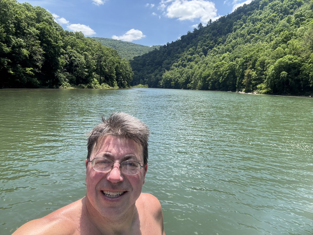 LerfaldNate's tweet photo. #laketherapy. There is no work-life balance. There is just life. And today I chose the lake (but kept just a few meetings) bc it’s supposed to rain this weekend https://t.co/20l8sWVZtG