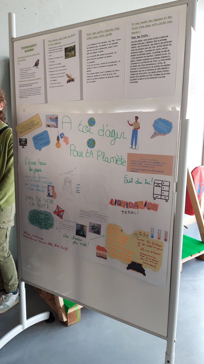 JRacineCollege's tweet photo. À l'occasion de la #JournéeMondialeDeLEnvironnement, les #écodélégués ont installé un stand dans le hall du collège.  Les élèves ont été invités à écrire une pensée positive pour la planète. La plus belle sera récompensée. Merci à Mme Pottier pour son aide et son engagement. https://t.co/nRYLNxKahn