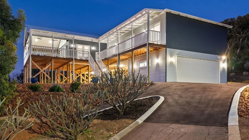 AUaussieF's tweet photo. Perth spotlight - picks across Wembley, Aubin Grove, Forrestfield, Peppermint Grove and Mount Lawley. Family streets to prestige pockets underline diverse listings and steady buyer interest. Market tone: cautious optimism for buyers. #PerthProperty #RealEstate https://t.co/vRbvqbvOxt