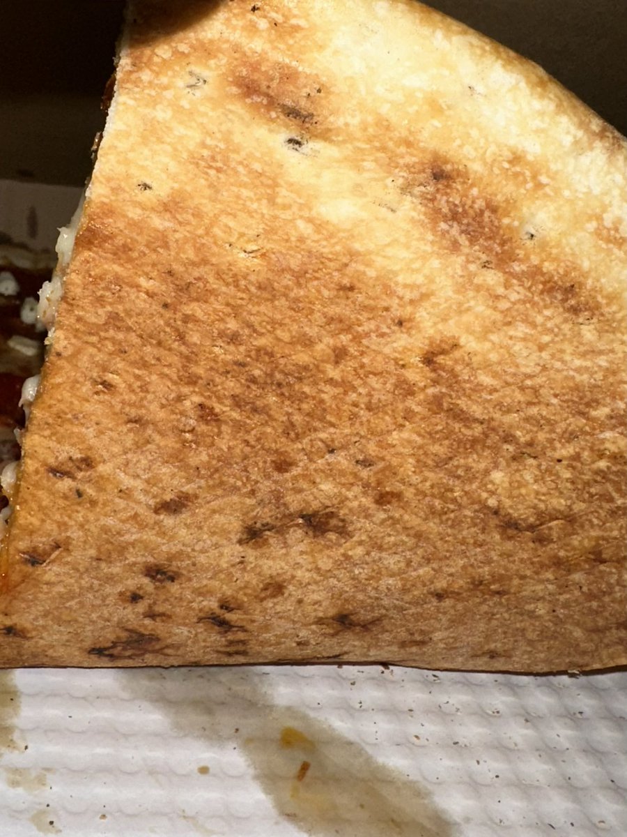 HashnHoops's tweet photo. Aight @ImYoPushaDTX really knows his pies cause Benny Blanco’s in Arvada is still making great pizza! Under carriage is perfect 💯 Thanks again for the recommendation 🙏 https://t.co/caRwooThCY