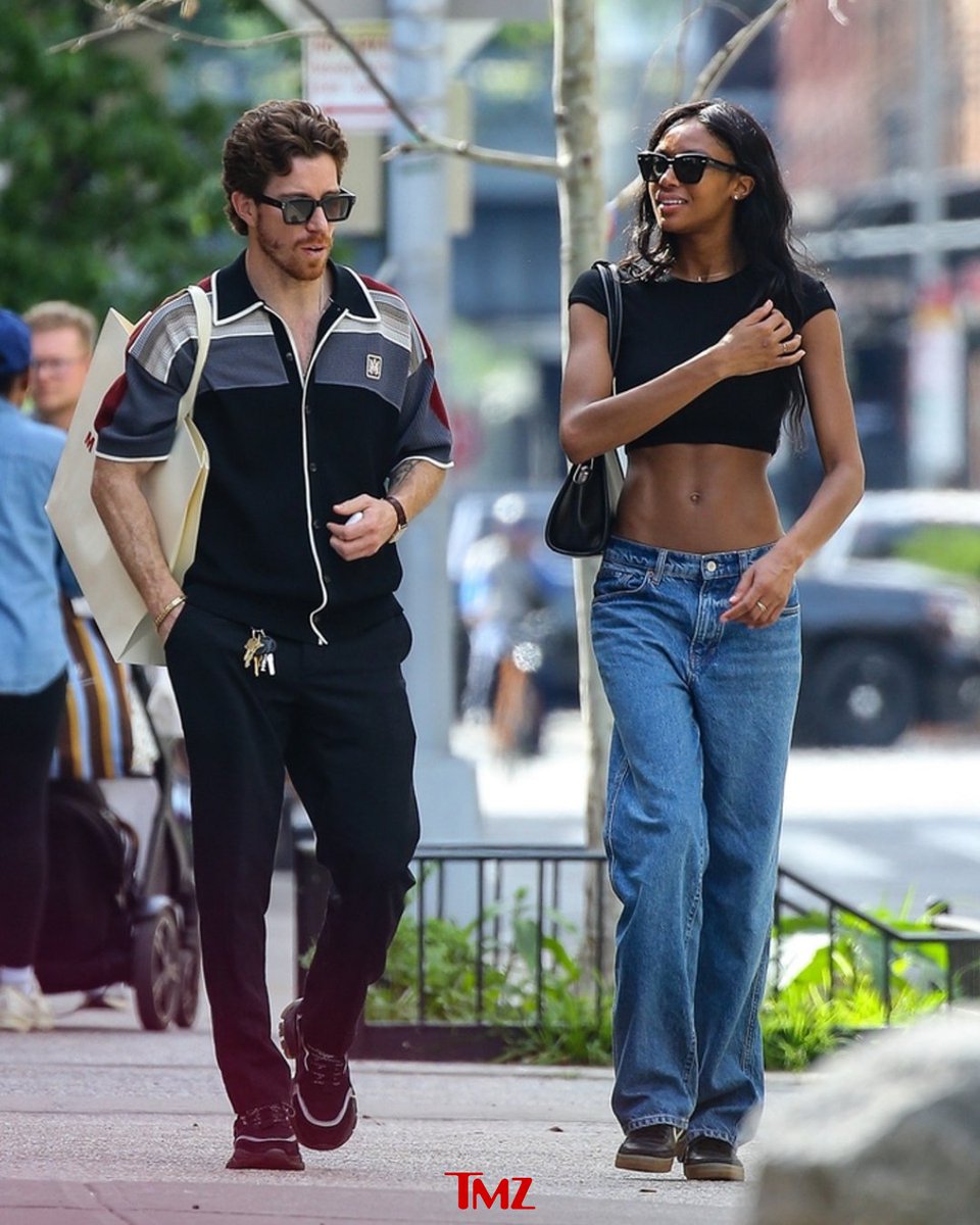 TMZ's tweet photo. 💞 Shaun White takes new girlfriend Angela Garten for bike ride in NYC.

Photos: https://t.co/cuodrTIeqb https://t.co/JOcKr27MAy
