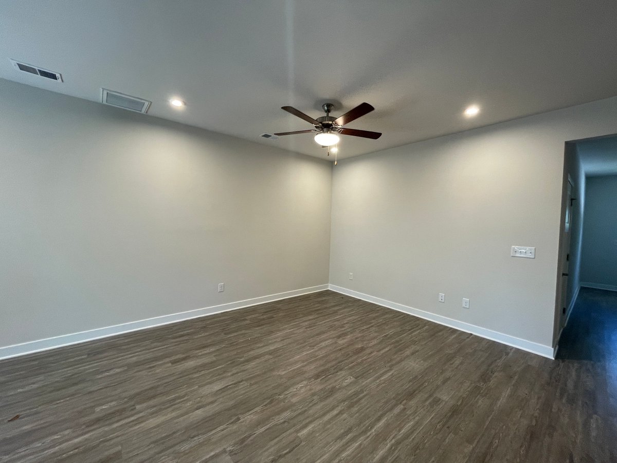 CoastalRog's tweet photo. 3BR/2BA rental—Spring Grove (Moncks Corner). Open layout, LVP in main areas, carpeted bedrooms. Kitchen: island, granite counters &amp; stainless appliances. Near shopping, schools &amp; major roads. Call (843)972-3865 or apply: https://t.co/sDkLXCHoZ0 #RentalReady #ROGCoastal https://t.co/vMma6shYnc