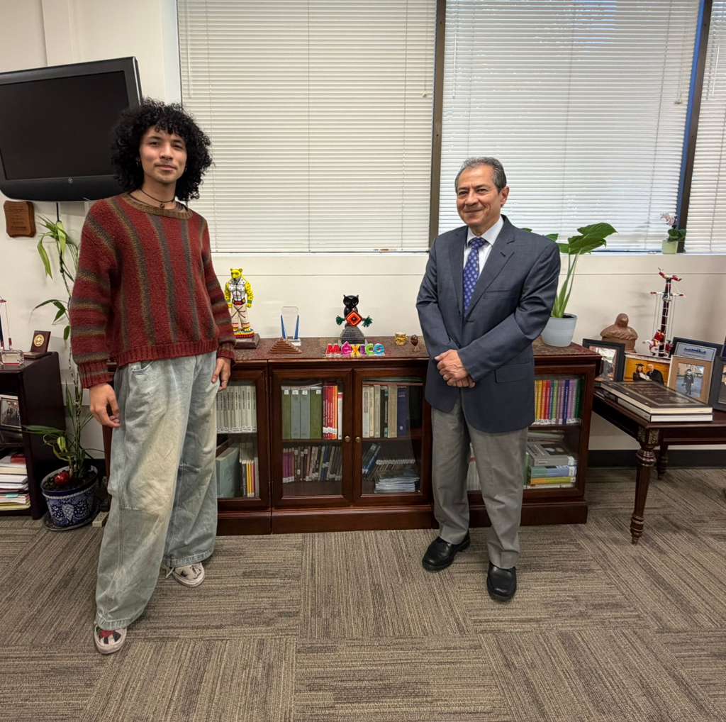 quesnelc's tweet photo. 🎹🇲🇽 Tuvimos el gusto de recibir en @Consulmexpot a José Portillo, joven que promueve la cultura mexicana a través de la música, y además es afinador profesional de pianos, contribuyendo a preservar y fortalecer espacios culturales y artísticos en nuestra comunidad. https://t.co/RdLMer9Rdg
