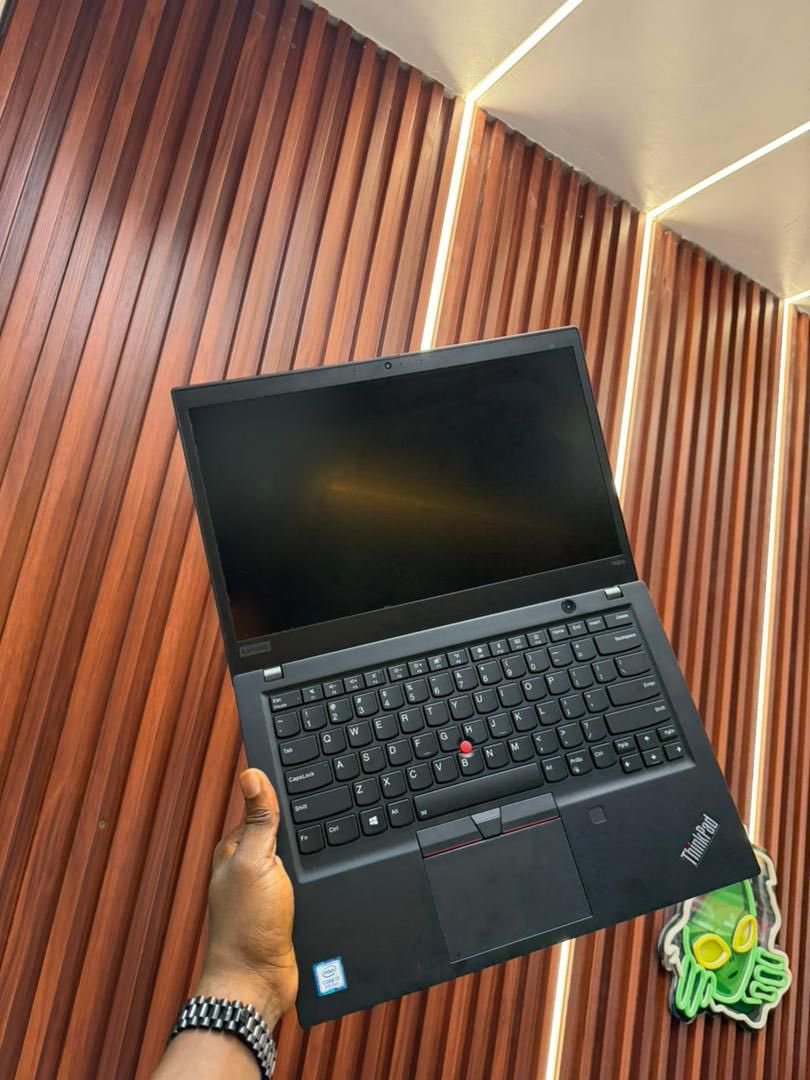 _blackofans's tweet photo. *LENOVO THINKPAD T490s*
 
Intel®️ core i7 8th gen vpro max turbo frequency 
6mb cache 
•14 inches
•8GB DDR4
•256GB SSD
•Graphics:  intel UHD 620(8GB)
•USB Type C
• FHD display
• ⁠Full HDMI
• ⁠Type C 
• Keyboard light 💡 
• ⁠Fingerprint🫆

Ghc: 4k
☎️0241636577 https://t.co/h9KXnHvG9R