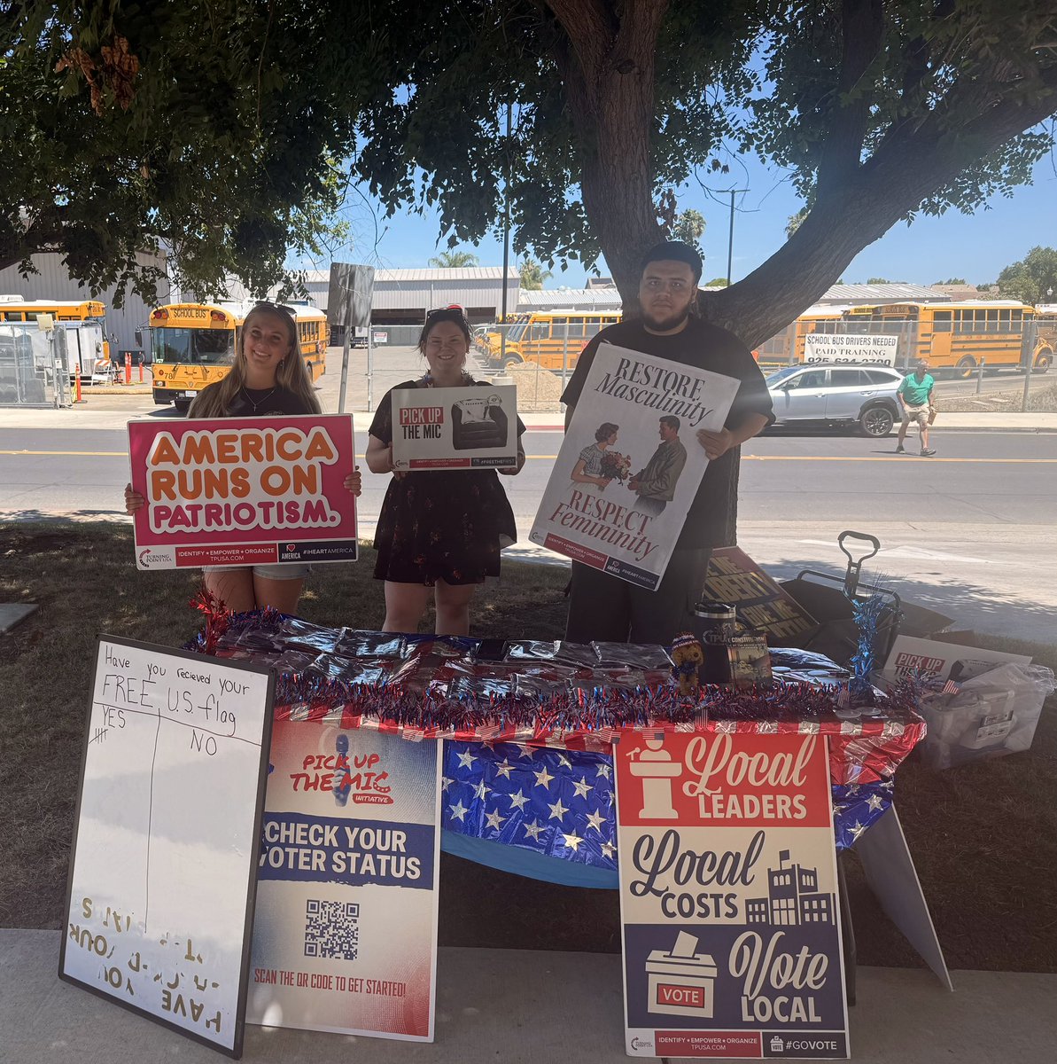 joearcher_'s tweet photo. Tabling out in Brentwood, CA for another successful @TPUSA Fly the Flag day🇺🇸

@tpusastudents from the Nor Cal and the Bay are helping community members check their voter registration status and giving out free American Flags🙌 https://t.co/zfIYZVtv94