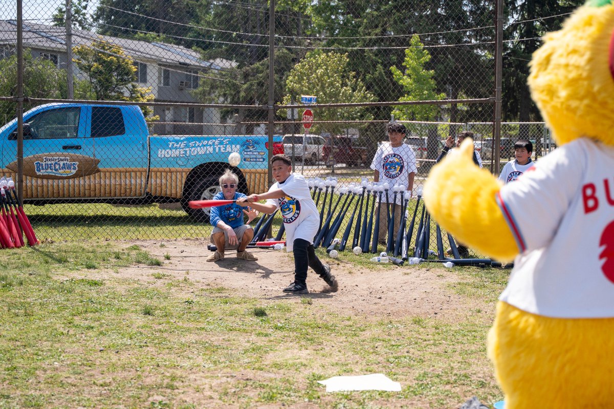 BlueClaws's tweet photo. Let's @PlayBall! Thanks to our players and everyone at Clifton Ave. Elementary School for participating in our #PlayBall Weekend Clinic today! 🦀⚾ https://t.co/3ujVirNZID
