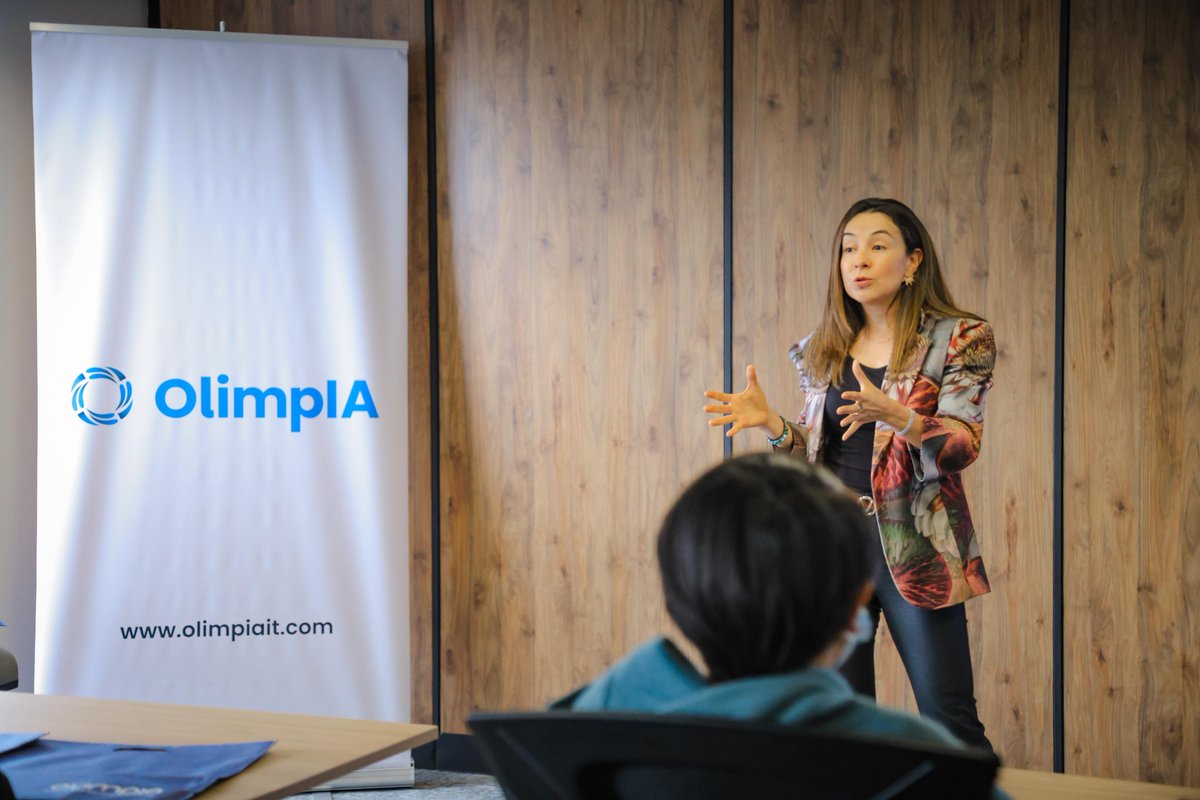 ProbogotaRegion's tweet photo. 🧑‍🎓 La #SemanaEmpresarial es una experiencia que acerca a los jóvenes al mundo empresarial antes de que terminen el colegio.

Una semana donde ven cómo funciona una empresa por dentro, construyen habilidades y se llevan herramientas concretas para sus proyectos de vida. https://t.co/92JCzrIxAo
