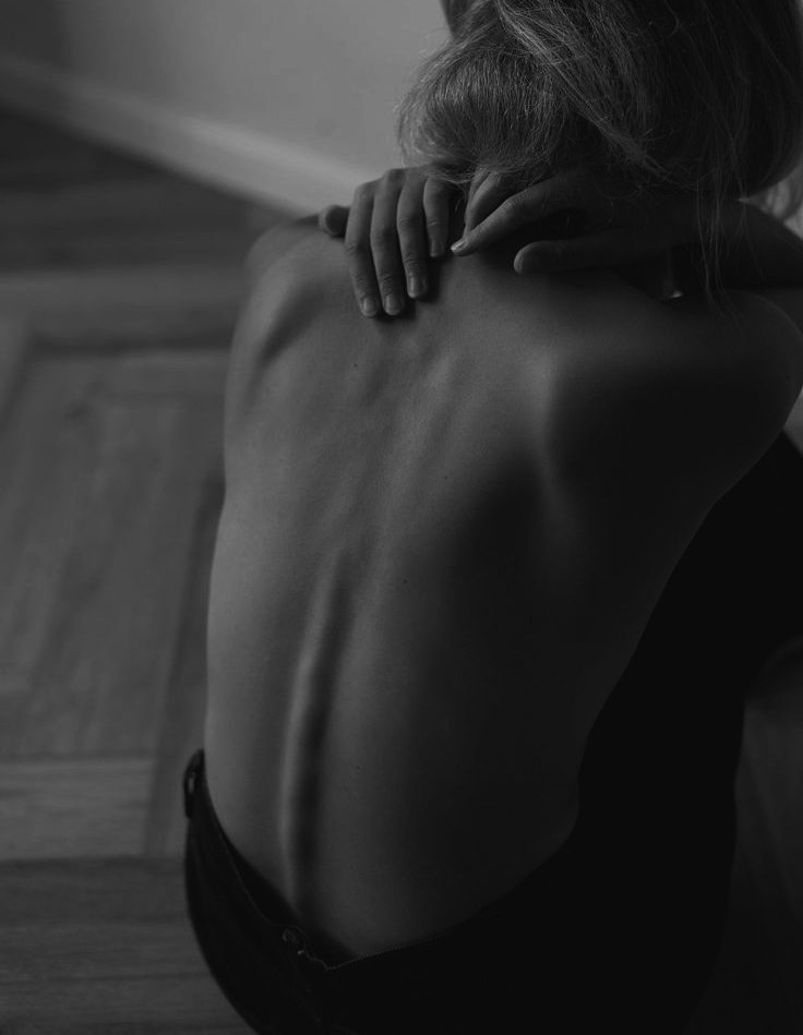 try_feel_'s tweet photo. Φοβάμαι αυτά που αγγίζουν την καρδιά μου.
Πολλές φορές τρέχω μακριά τους . 🖤 https://t.co/hJvRacmCeF