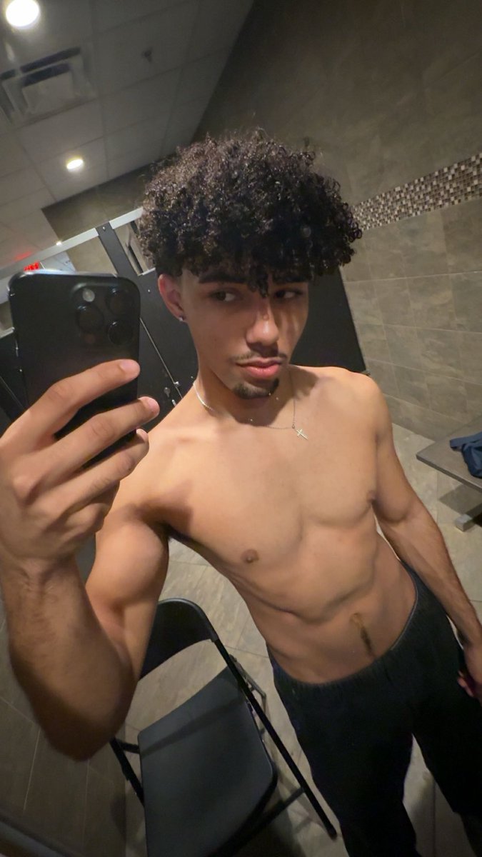 tacoluvr3's tweet photo. The Boy👦🏽                       The butt🫧 https://t.co/ZFoDP7ShMK
