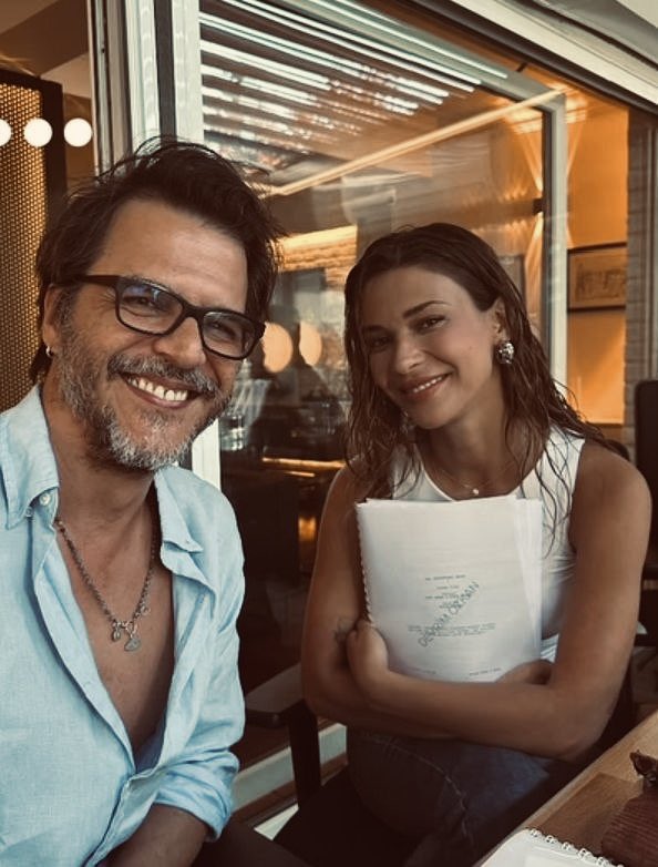 pointer_mag's tweet photo. Aşk Tesadüfleri Sever serisinin 3. filminde başrolü paylaşacak Devrim Özkan ve Mehmet Günsür, bir araya geldi. https://t.co/xcQq8cfwAj