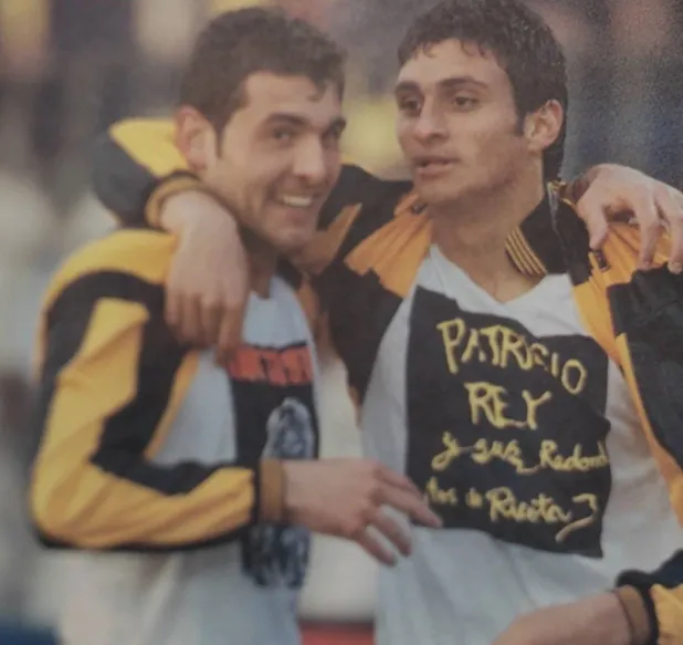 OOyP1891's tweet photo. Los Redonditos y Peñarol 🟡⚫️

QEPD Indio 🕊️ https://t.co/DwkSEpBrvm