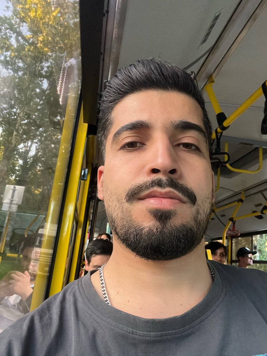 konst4nt_'s tweet photo. سلآو هاورییان خؤم لة ناؤ سرؤشت  ؤ باس بئ ئیوة نا خؤش جاؤتان ماج دكةم كجاكان وةرنە جات كورةكان بةس لآیك بكةن https://t.co/wBOWRdzLjo