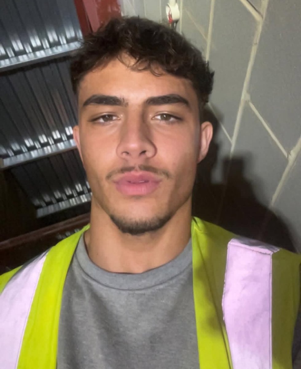 QuinnVideoX699's tweet photo. Elle fort là... https://t.co/sPEADEW4jS