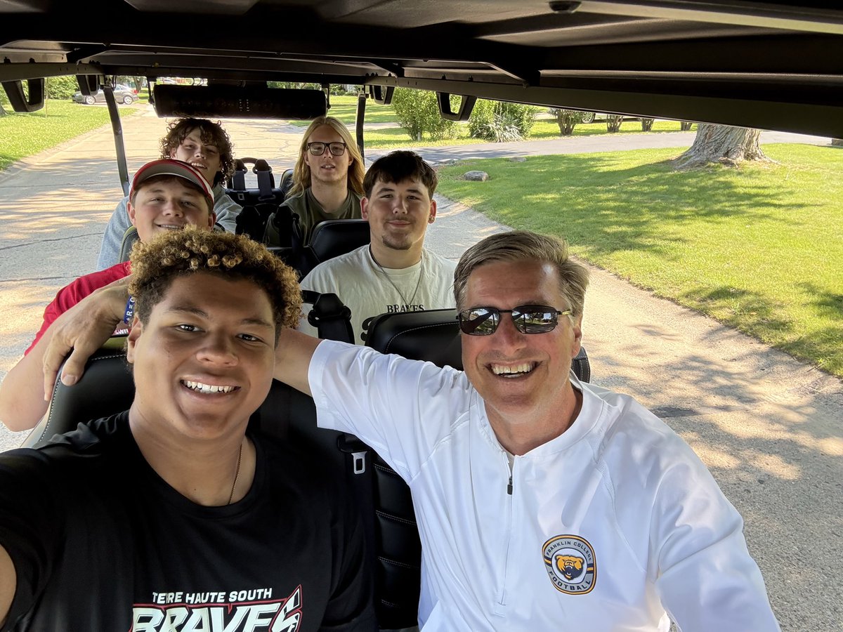 ShaunSchwa1961's tweet photo. A huge thank you to @ChampionsManual @Coachkuz_ @CoachHillGriz @hastina_m @CoachRock for having me and some of my teammates on campus!! But I am also blessed to receive my third collegiate offer from @FCGrizFootball All glory to god and thank you to family❤️✝️ https://t.co/wuE9vLslss
