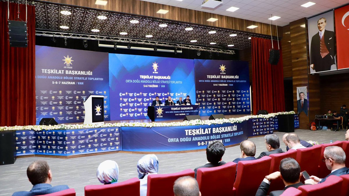 EnginGunceoglu's tweet photo. 📍VAN

Genel Başkan Yardımcımız ve Teşkilat Başkanımız Sayın @abuyukgumus’ün başkanlığında, 5-6-7 Haziran tarihlerinde gerçekleştireceğimiz Orta Doğu Anadolu Bölgesi Strateji Çalıştayımızın startını verdik.

Teşkilatımızın gücünü artırmak, sahadaki çalışmalarımızı daha ileriye taşımak ve hedeflerimizi istişare etmek adına düzenlenen kampımızın Bitlis’imize, bölgemize ve partimize hayırlara vesile olmasını temenni ediyorum. Durmak yok, yola devam!
