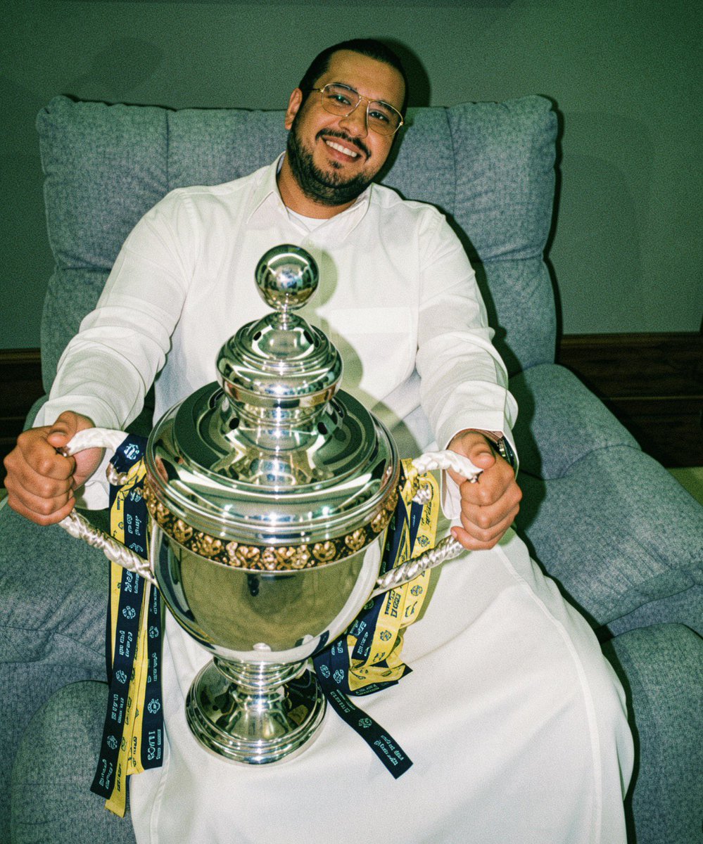 3m__s's tweet photo. صاحب السمو الملكي الامير تركي بن سلمان مع اقوى كاس دوري في التاريخ اللي حققه النصر ضد اقوى نسخه في تاريخ الهلال 💛🏆

☝🏼☝🏼☝🏼☝🏼☝🏼☝🏼☝🏼☝🏼☝🏼 https://t.co/Ub4KQ7vYx7