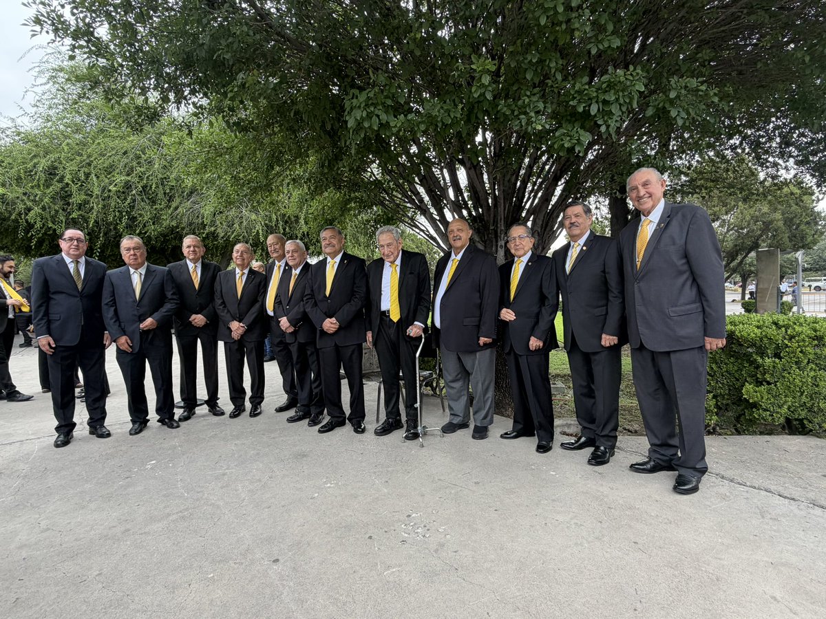 reportecoco's tweet photo. Defender la autonomía universitaria frente a cualquier desafío externo argumento el Rector @uanl Santos Guzmán López y acompañado de ex rectores de la Máxima Casa de Estudios y de su homólogo @UNAM_MX Leonardo Lomeli Vanegas https://t.co/WOwbP0lFHU