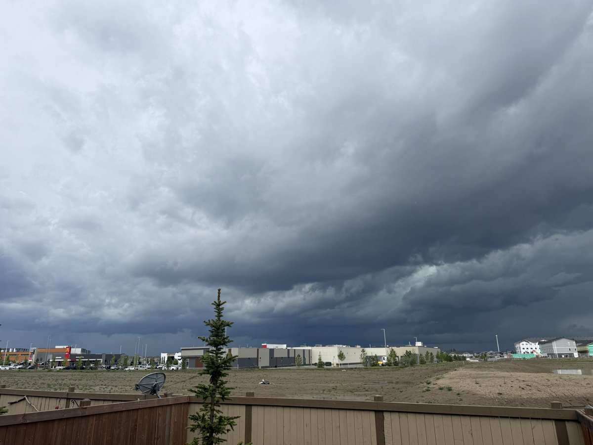paislancaster's tweet photo. The infamous Alberta green sky - Looking West of Leduc at 1:45pm #abstorm #yegwx https://t.co/nqQeH7ejQ0