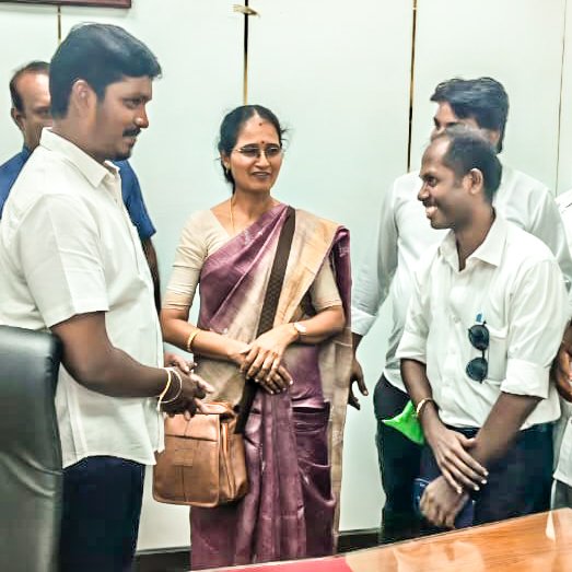 SjrJohnny's tweet photo. 03/06/2026
தலைமை செயலகம் 
#TCTU_INTUC  தலைவர் Dr. புவனேஸ்வரி நஞ்சப்பன், அவர்கள் தலைமையில் காங்கிரஸ் கட்சியை சேர்ந்த இரண்டு மாண்புமிகு அமைச்சர்களை சந்தித்தோம். பிறகு தொழிலாளர் நலன் துறை, கனிம வளம் துறை மற்றும் மதுவிலக்கு துறை அமைச்சர்களை சந்தித்தோம்.
@MLARajeshKumar @TVKVijayHQ https://t.co/d6qBKWcs8U