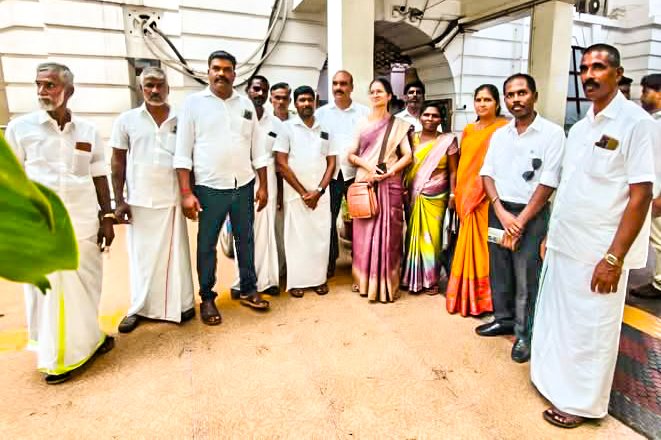 SjrJohnny's tweet photo. குவாரி தொழிலாளர் பிரச்சினை, கட்டுமான தொழிலாளர் நலன், மூடப்பட்ட TASMAC கடை தொழிலாளர்களுக்கு மாற்று வேலை உள்ளிட்ட கோரிக்கைகளை, சம்பந்தப்பட்ட அமைச்சர்களிடம் எடுத்துரைக்கப்பட்டது.
@INCTamilNadu @Viswanathan_INC
#TCTU #TamilNaduCongressThozhilalarUnion https://t.co/2nlCJDz4O2