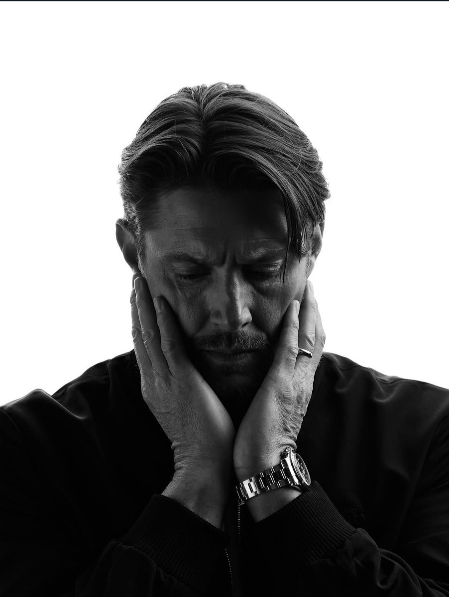 infoackles's tweet photo. IMPOSSÍVEL ELE SER REAL! 🤤 Novas fotos de Jensen Ackles tirada por Anthony Avellano durante o evento FYC. https://t.co/dLfIlG9O1n