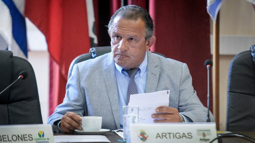 MonteCarlo930's tweet photo. Exintendente de Artigas denuncia "persecución política" de Colonización, al igual que por el caso "horas extras"
https://t.co/NuPrBXjClb https://t.co/NOG3myT228