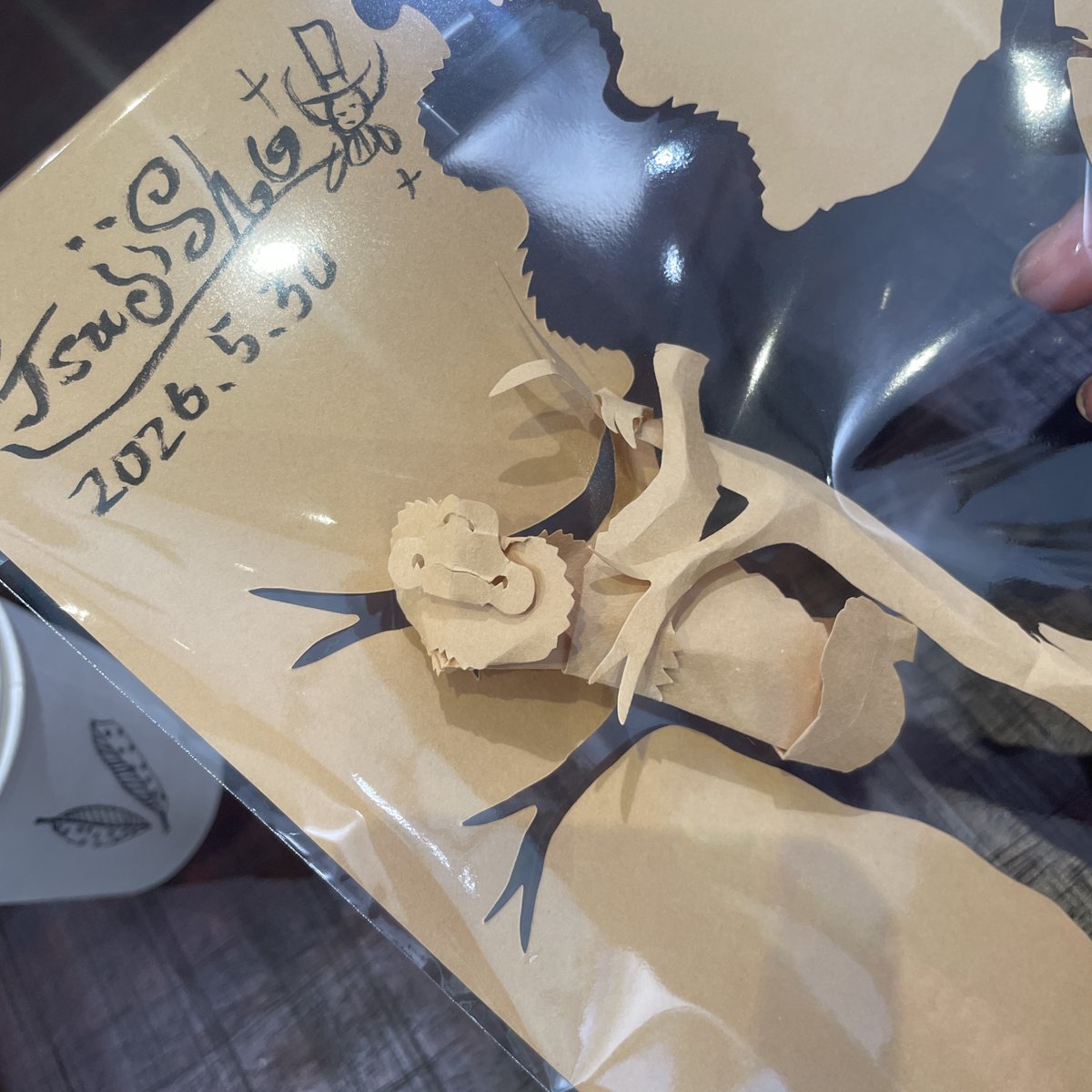 hamaetsu's tweet photo. そしてその後南下して辻笙くんの個展に出向きオーダーでフタユビを切ってもらったのでこっちも見せびらかししておきますわね。
オーダー際「えっ！？ナマケモノ(ﾟωﾟ)！？」と予想外な顔をされたもののこの神業！いやぁありがとーございました（´▽`）

辻くんの個展は本日までですよ奥さん！ https://t.co/11uegEScwd