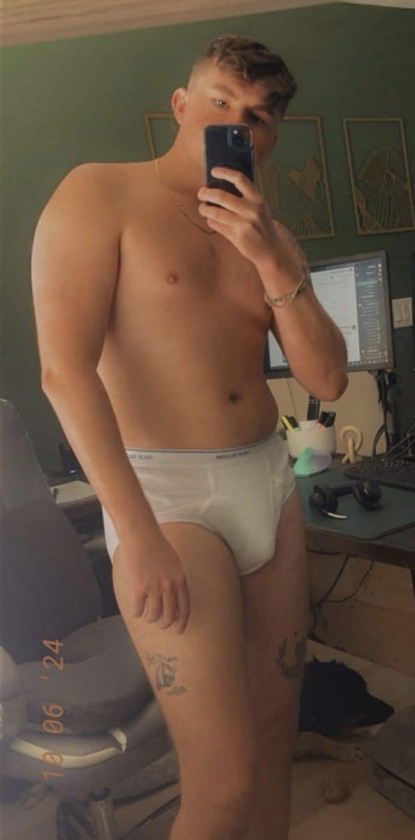 AlexMar31934563's tweet photo. Briefs never let you down… https://t.co/MAvTgDh2mu