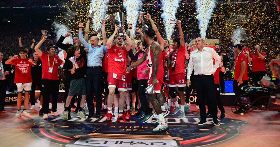 tjgoul's tweet photo. Που βρίσκετε ρε μαλακες το κουράγιο για καζουρα;

#OlympiacosBC https://t.co/SUws7PD1In