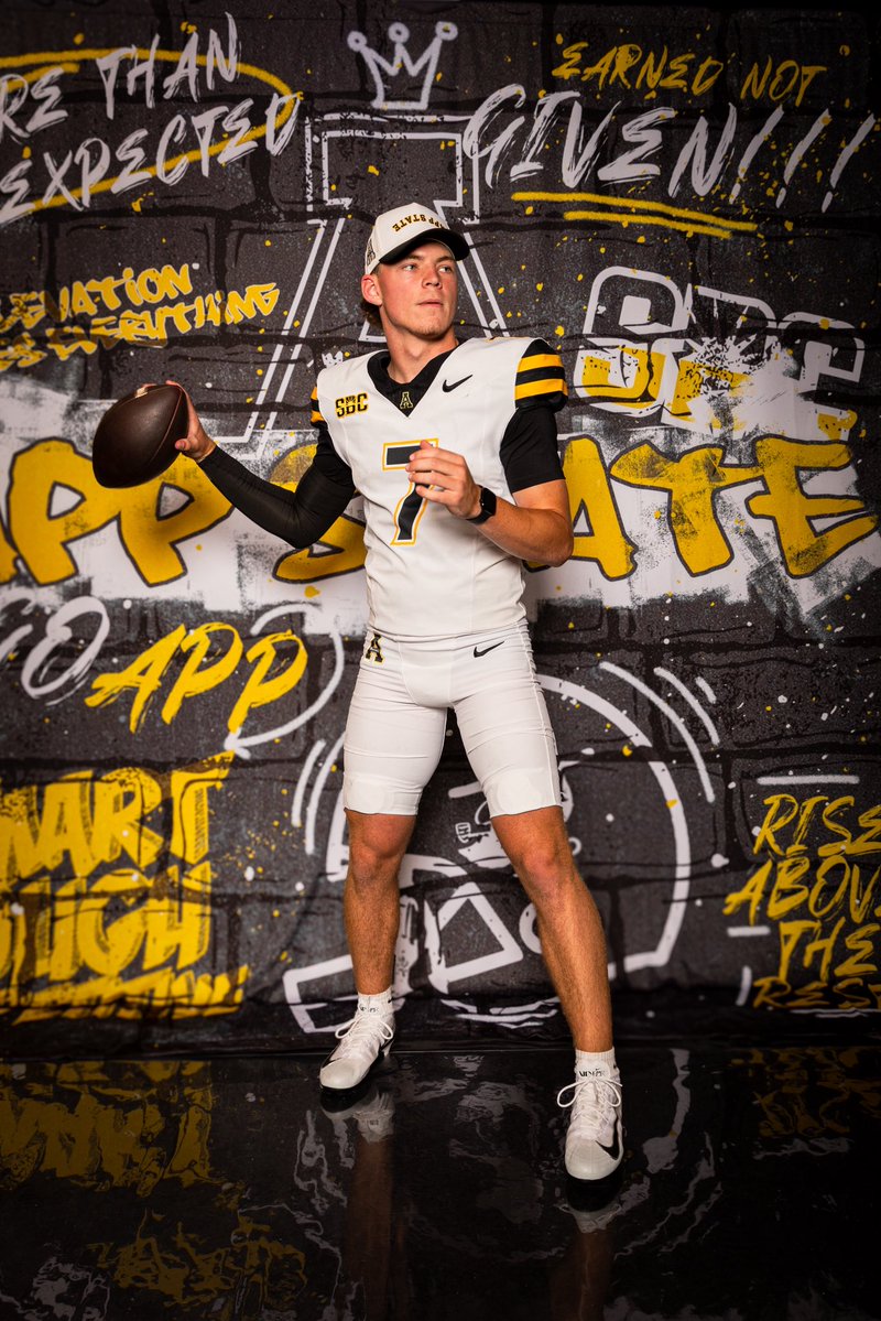 Ben_Musser7's tweet photo. App State Official Visit!!! @Dowell_Loggains @rileywatkins0 https://t.co/Wkiy3igjmC