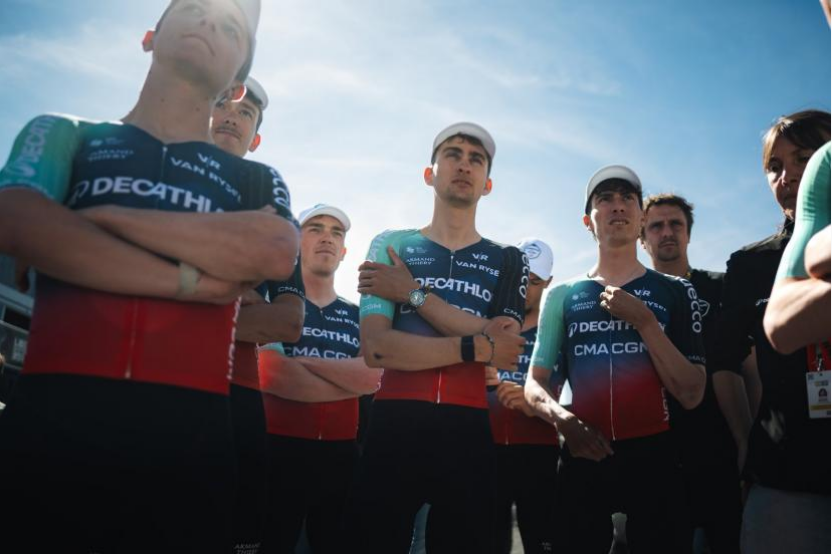RenaudB31's tweet photo. #TDF2026 🇫🇷 / La  composition de l'équipe Decathlon-CMA CGM autour de Paul Seixas sur le  Tour Auvergne -Rhône-Alpes préfigure-t-elle celle du Tour de France ?

🇫🇷 SEIXAS Paul
🇫🇷 PARET-PEINTRE Aurélien
🇫🇷 PRODHOMME Nicolas
🇨🇭 BISSEGGER Stefan
🇳🇱 HOOLE Daan
🇺🇸 RICCITELLO Matthew

Si absence de 🇳🇱 Olav Kooij et de son train, on pourrait avoir en plus :

🇫🇷 BISIAUX Léo ou 🇦🇹 MÜHLBERGER Gregor
🇧🇪 BENOOT Tiesj (si pas au top, 🇫🇷 LABROSSE Jordan)

📎 Plus d'informations ici : https://t.co/9g4doYqshM

📷 B. Papon