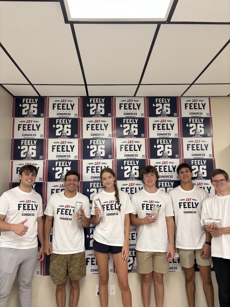 Taylorfromaz's tweet photo. Great day for @TeamFeelyAZ ! 

Knocked hundreds of doors this morning in #AZ01 , and topped it off with a delicious lunch from @Burritoexp https://t.co/OfCEem94vJ