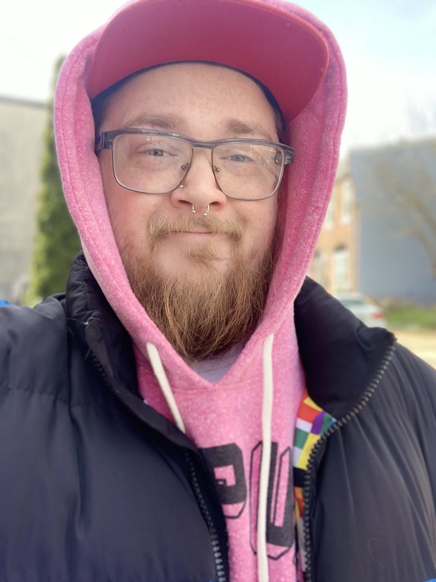 BazBombadil's tweet photo. using my pretty privilege to get me things 😎

(the privilege is actually being kind to people, but that's less catchy)

My reach sucks this week so please god don’t let this one flop, it’s directly attached to my self esteem 

https://t.co/cMJIbIpOIs https://t.co/5P7nB56TBi