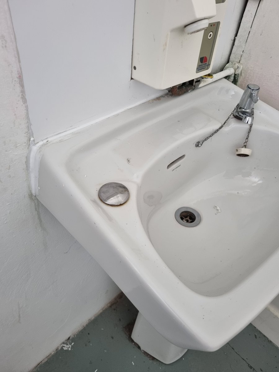 THEGOODSHEqe's tweet photo. Working this morning at the wonderful Basically Cheer CIC
A water heater made safe and the re seal of a basin in the bathroom.
Unlimited #FREE #plumbing support being delivered to the community, a wonderful organisation who does amazing work for #Stoops and the surrounding #communities.
https://t.co/vB0xNzXwrt