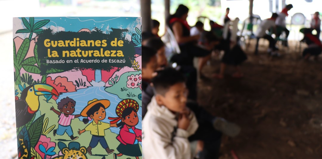 ambienteysoc's tweet photo. 5 de Junio | ➡️Hoy no es solo una fecha en el calendario. Es un recordatorio de que el agua, el aire y los alimentos que sostienen nuestra vida dependen de ecosistemas bajo presión constante.
Y en Colombia, hay quienes los han cuidado mucho antes de que lo dijeran las leyes. 🧵 https://t.co/FNlYbw4uXz