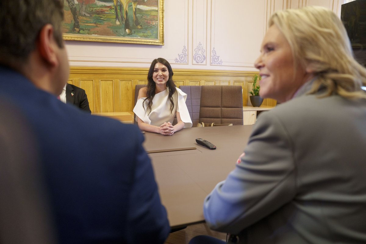 Noor Pahlavi tweet media