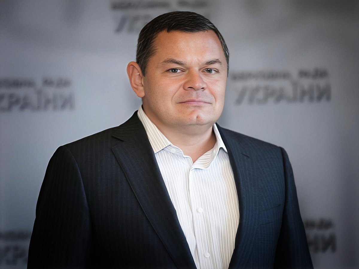OrtiToch's tweet photo. Пов’язана з нардепом фірма отримала сотні мільйонів підрядів?

Журналісти повідомляють, що компанія, пов’язана з нардепом від ОПЗЖ Віталієм Бортом, після відсторонення іншої афілійованої фірми від держзакупівель отримала близько 300 млн грн бюджетних підрядів.

Розслідувачі вказують на бізнес-зв’язки між власниками компаній, спільні активи та використання однієї матеріально-технічної бази.

Також правоохоронці вивчають інформацію про закордонні поїздки депутата та можливі порушення при оформленні документів для виїзду.

#Укрінфопрес #ОПЗЖ #Тендери #Корупція #Розслідування