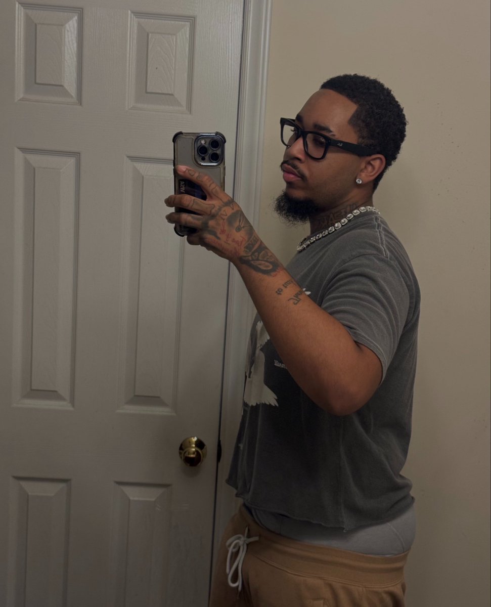 Dopeboijay_'s tweet photo. 🤎 #explore #mlm #selflove https://t.co/EECGV72Jy5