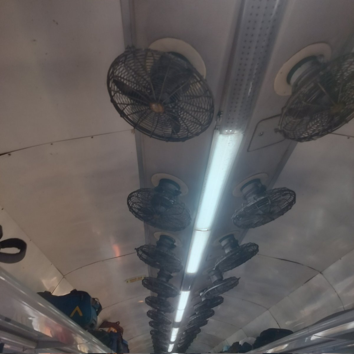 golokendu's tweet photo. @EasternRailway @RailwaySeva @AshwiniVaishnaw No fans are working in coach D5. Passengers, including senior citizens/children, are suffering severely from the scorching heat. Please arrange immediate assistance.
​PNR: 6104656735
Train: 22387 (HWH to ASN)
D5- 101 https://t.co/JtetiaMF7V