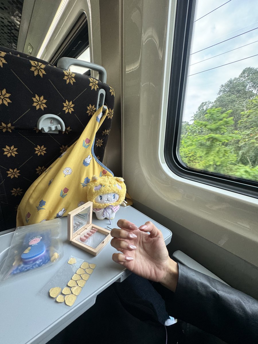 plli4noah's tweet photo. Doing my nails while being supervised by Moi 💛 (taking train to Johor &amp; then Singapore for PLAVE Encore in cinema today ✨) https://t.co/uRJl0Th9Qx