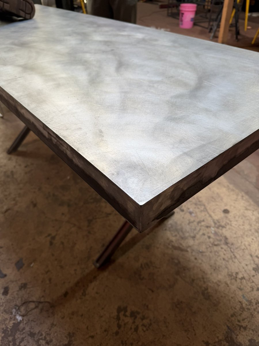 superhotfab's tweet photo. Dining table! Crispy corners :) https://t.co/FptIIVE29I