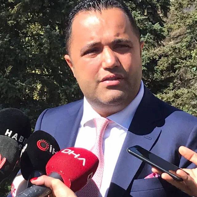 internationaa1's tweet photo. Kadir Çetinçalı : "Rezan Epözdemir yalnız değildir !" https://t.co/nYZw67kfBj