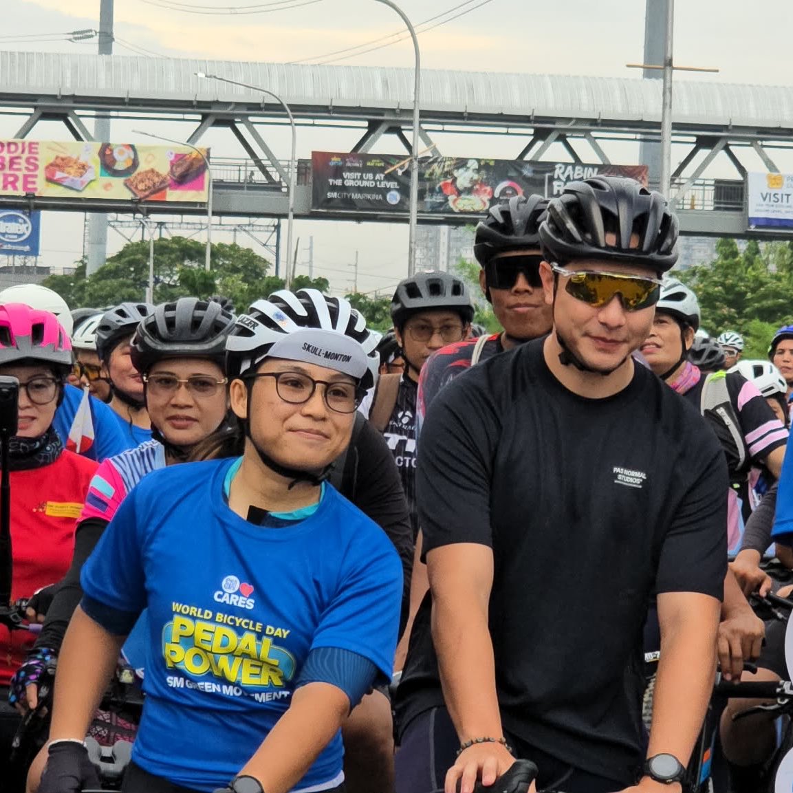 AldenTrendsOFC's tweet photo. MORE shots of ALDEN and the bikers who joined the Pedal Power event here at SM City Marikina 😍

@aldenrichards02 
#PedalPowerWithALDEN 
#ALDENRichards 
ALDENjoins PedalPower https://t.co/o8JNbvSlkG